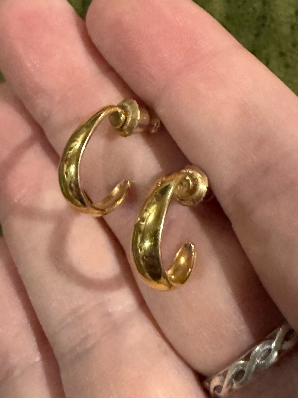 Vintage 80's Napier Gold-Tone Curved Hoop Stud Earrings - Women Jewelry